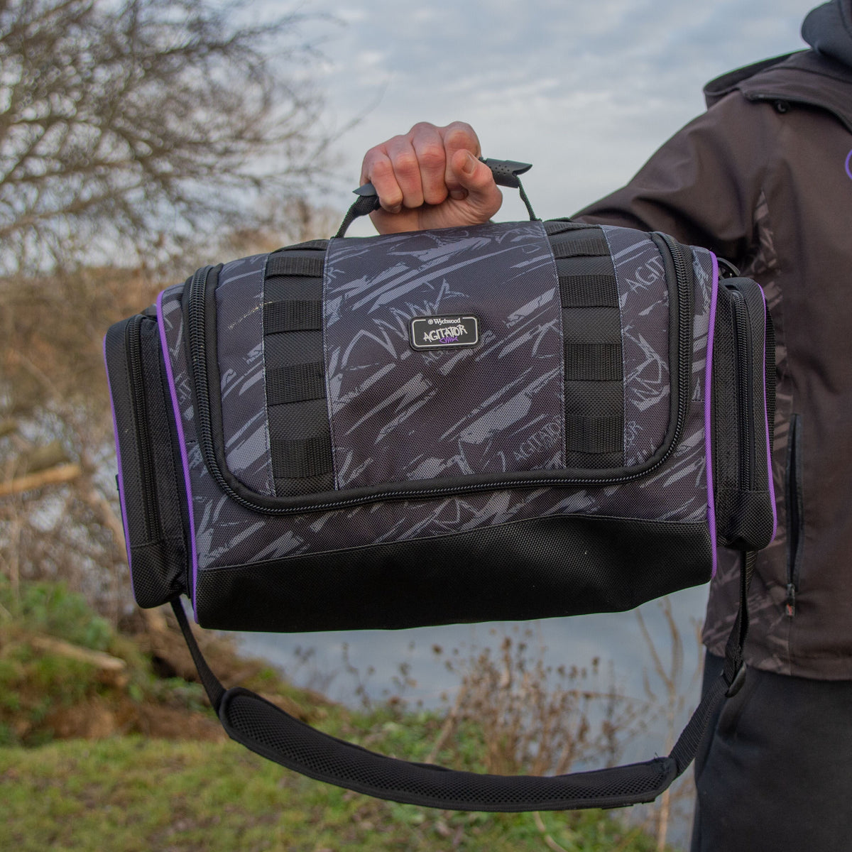 Agitator Medium Lure bag