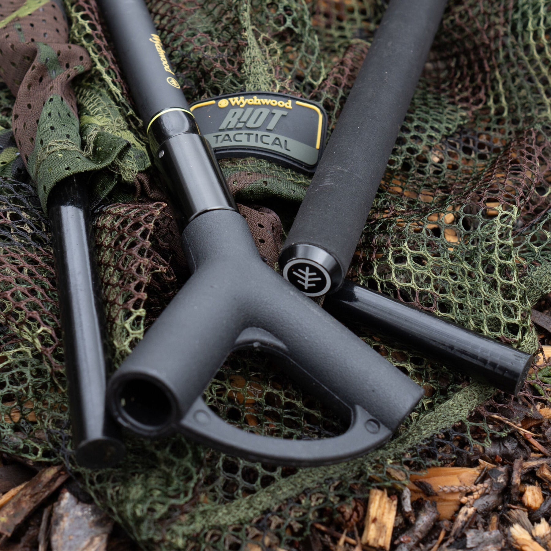Riot 42in 6ft/180cm Landing Net 2 Piece Handle   Wychwood