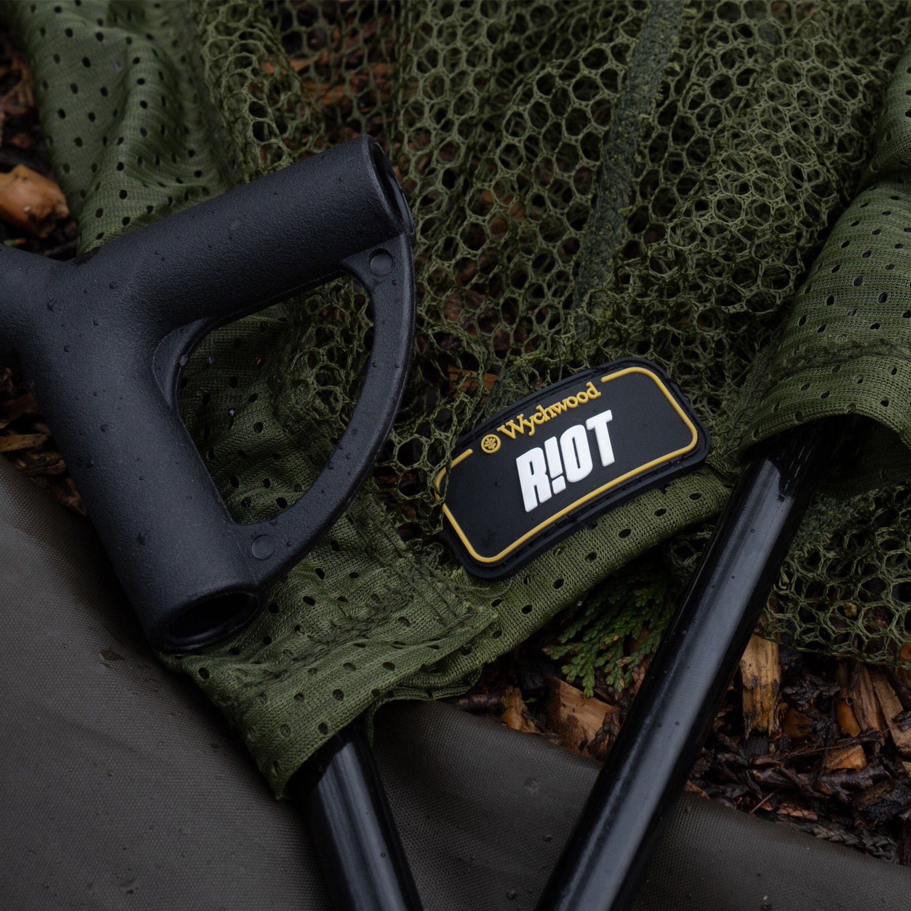 Riot 42in 6ft/180cm Landing Net 2 Piece Handle   Wychwood