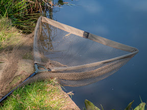 30in Specialist Landing Net  Landing Net Wychwood